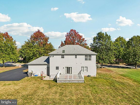 5th image of 104 Berkshire Ln
