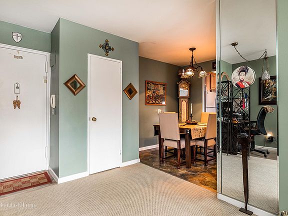 5th image of 15 Hill Park Ave APT 3A