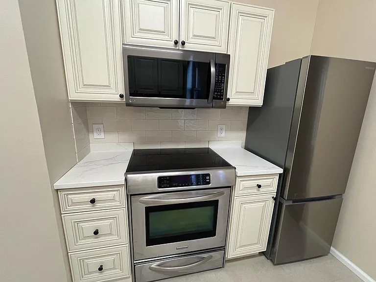 4319 Lindell Blvd #E — Photo 10