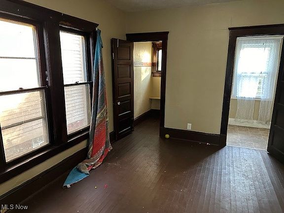 4th image of 1331 E 86th St