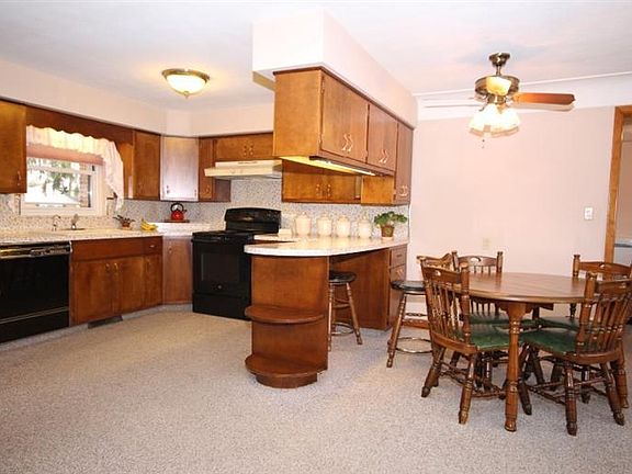 3rd image of 4517 Burchdale St