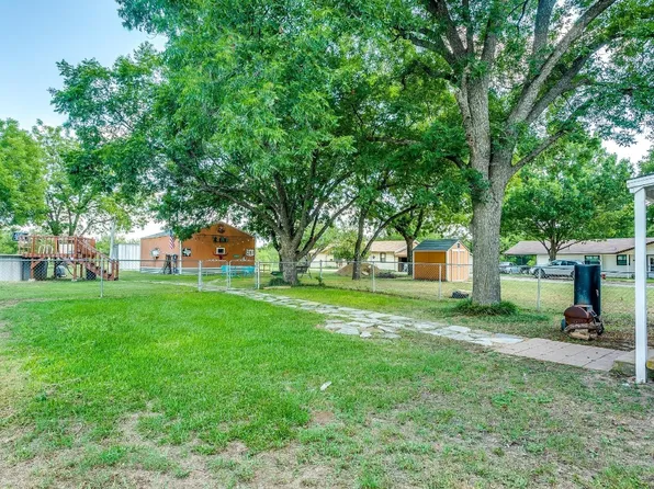 307 S Mark St, Perrin, TX 76486
