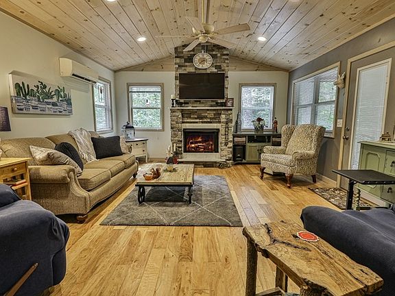 2nd image of 1019 Riverview Dr