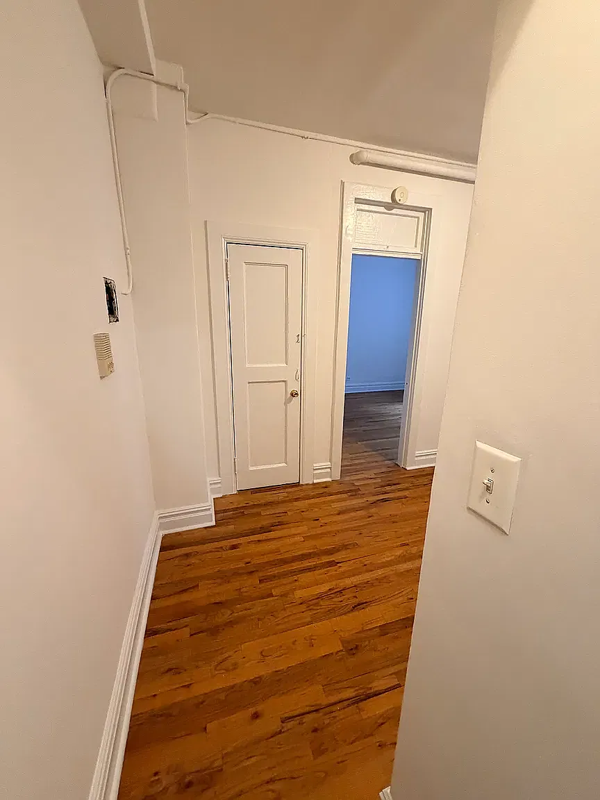 808 West End Avenue — Photo 2