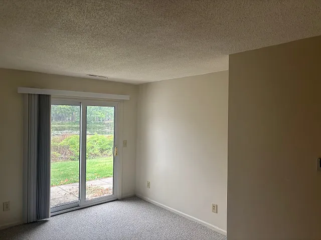 Sunset Cove Apartments — Photo 4
