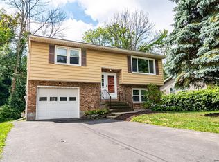 39 Green Island Ave, Latham, NY 12110