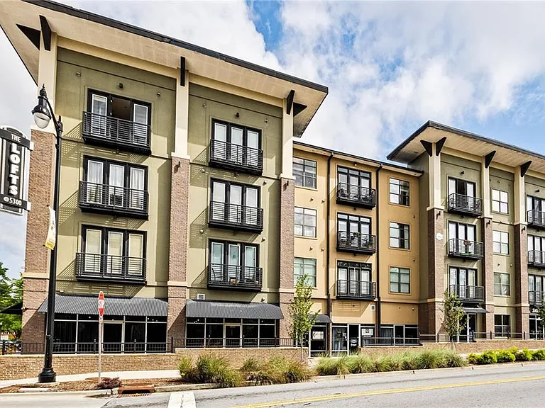 5300 Peachtree Rd #501 — Photo 1