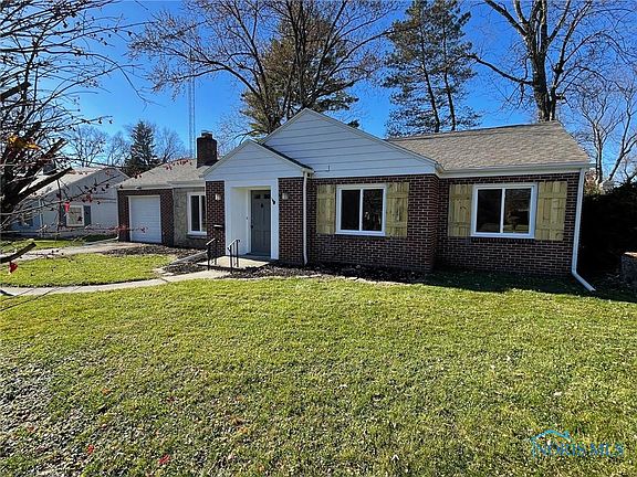 2nd image of 1915 Grecourt Dr