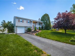 860 Rivendell Ln, Pottstown, PA 19464