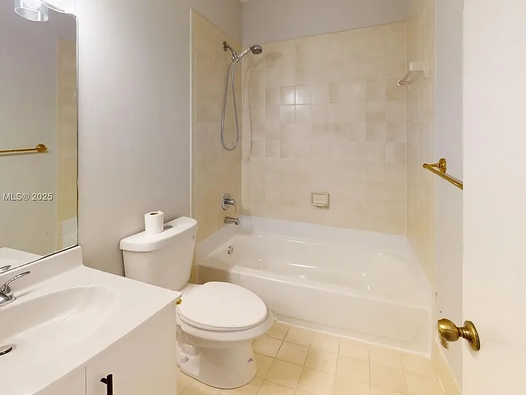 5032 SW 122nd Ter — Photo 16