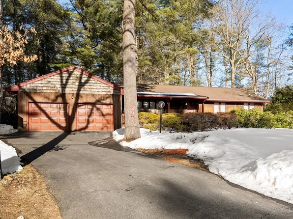 26 Nottingham Dr, Raynham, MA 02767