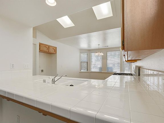 5th image of 2830 S Sheridan Ct