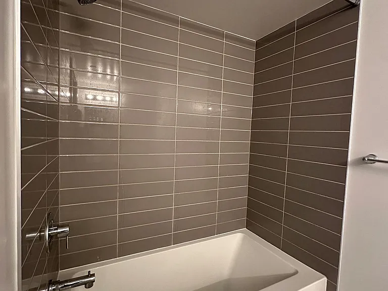 159 Wellesley St E #806 — Photo 11