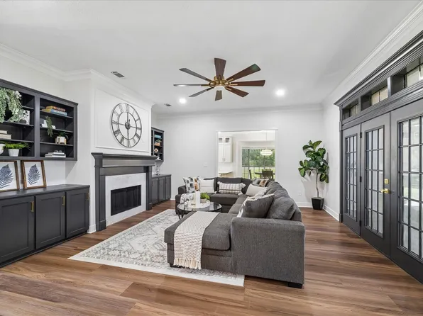 15415 Skyhawk Ln, Beach City, TX 77523