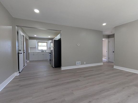 4th image of 7049 California Ave