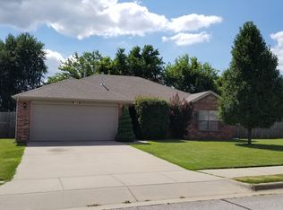 140 Poplar Rd, Centerton, AR 72719