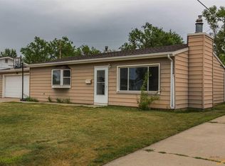 1306 Woodlawn Dr, Rapid City, SD 57701