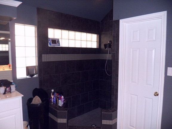 4th image of 46 Augustine Ct