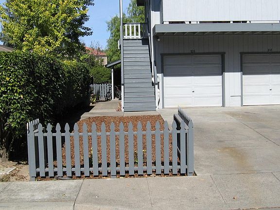 ENTRANCE TO 818
