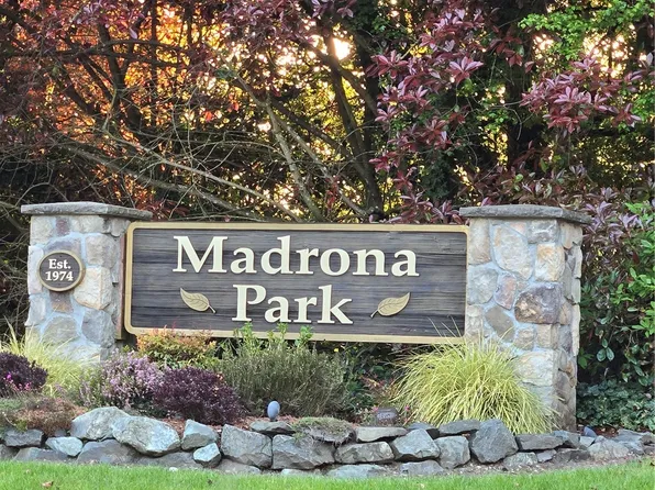 66 Puget Dr, Steilacoom, WA 98388