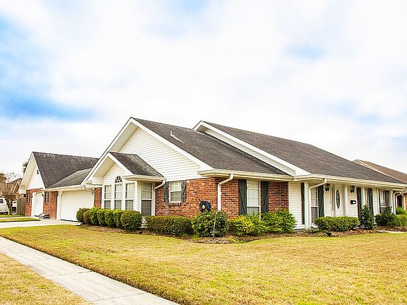 3rd image of 301 Laurel Dr