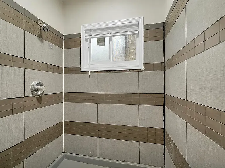 135 N McKenzie Ave — Photo 13