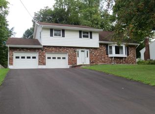 32 Wheeler Dr, Clifton Park, NY 12065