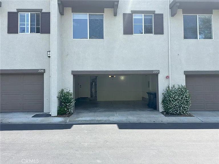 2252 Schlaepfer Dr — Photo 32
