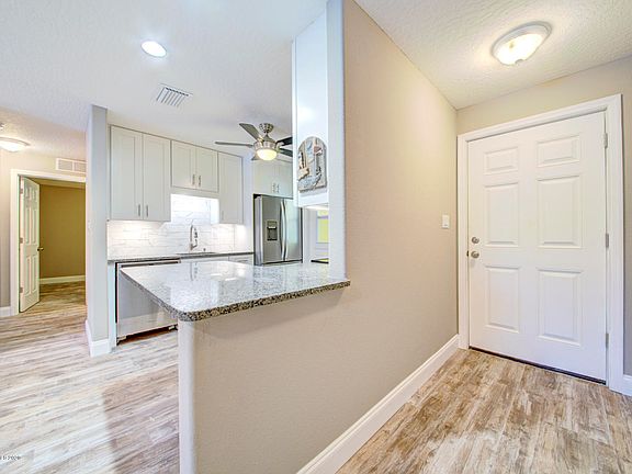 4th image of 375 Polk Ave APT A2