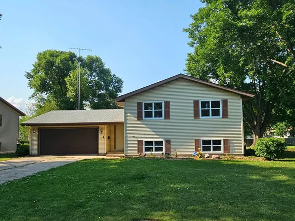 745 Madson Ave SW, Hutchinson, MN 55350