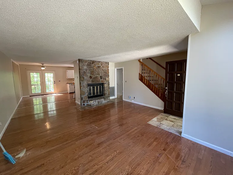 1135 Breckenridge Dr — Photo 3