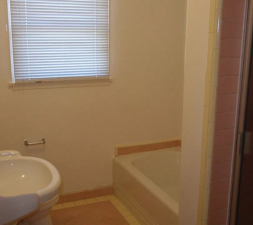 414-416 1/2 Gardner - R&E Eisenstein Community Property Trust