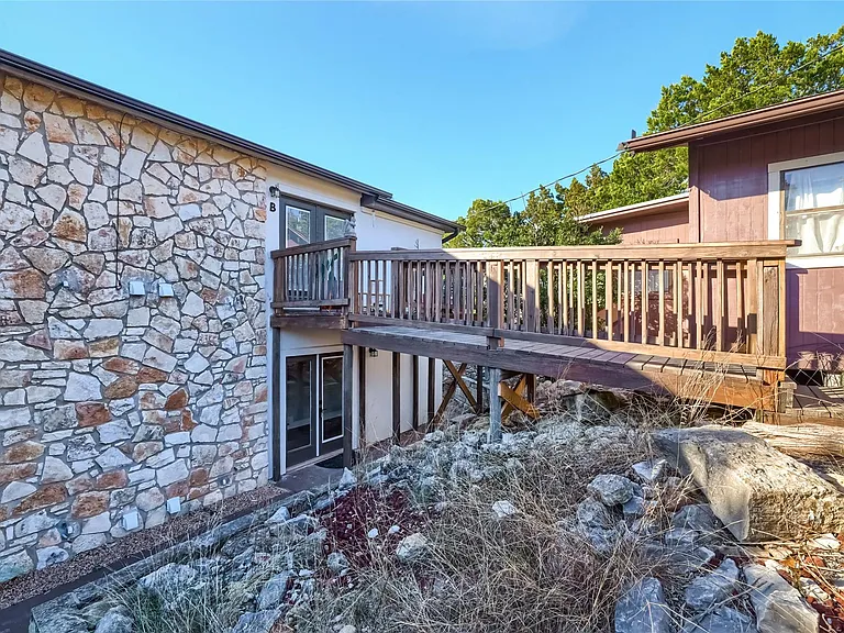 5909 Lago Vista Way #D — Photo 33