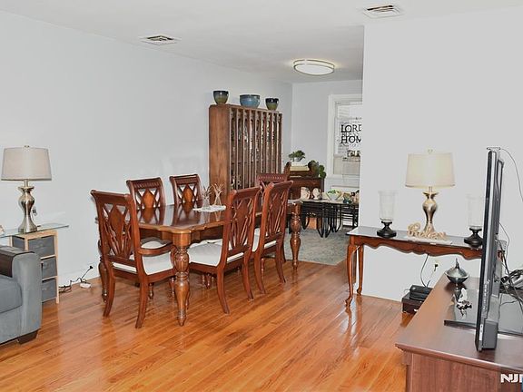 3rd image of 5-65 Elmwood Ter #35