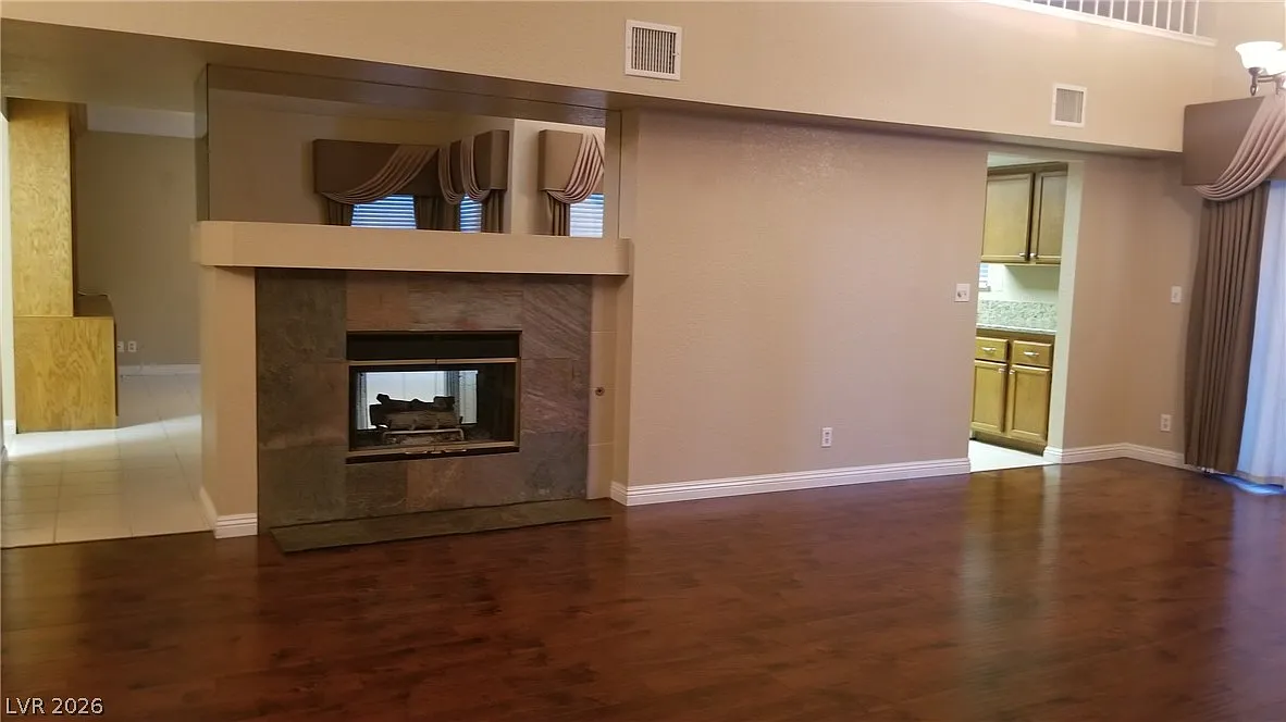3 bed, 2.5 bath, 2123 sqft, $2,100 — Photo 3
