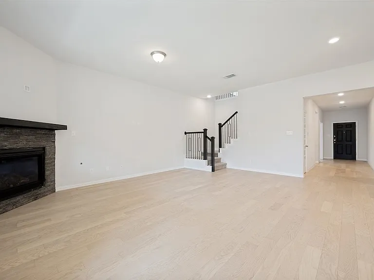 3437 Loftwood Ln — Photo 2