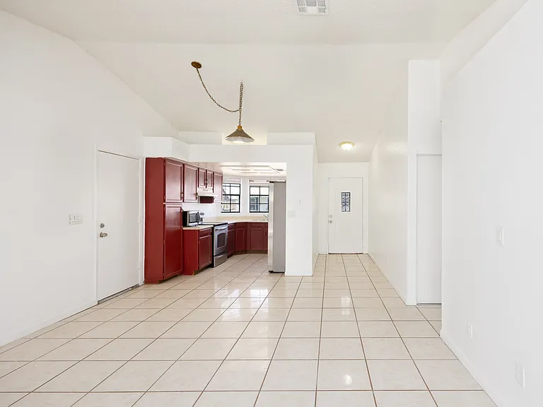 7351 W Oregon Ave — Photo 4