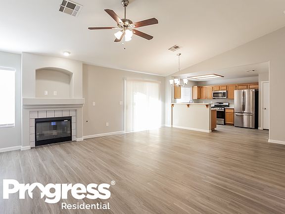 4th image of 131 Queenswreath Dr