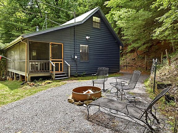 2nd image of 220 Oak Loop