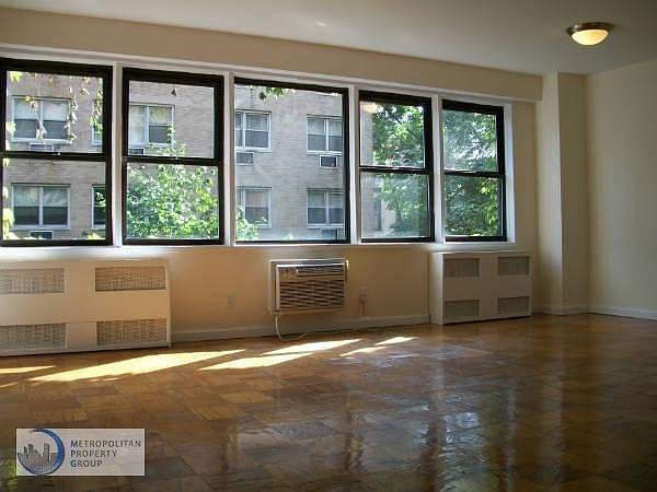 1st image of 135 E 36th St