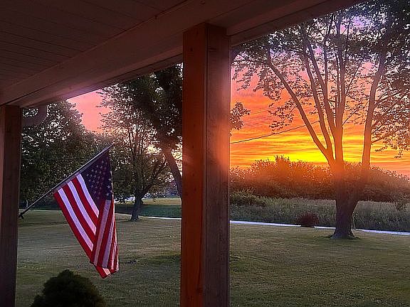 3rd image of 846 Grey Ridge Rd