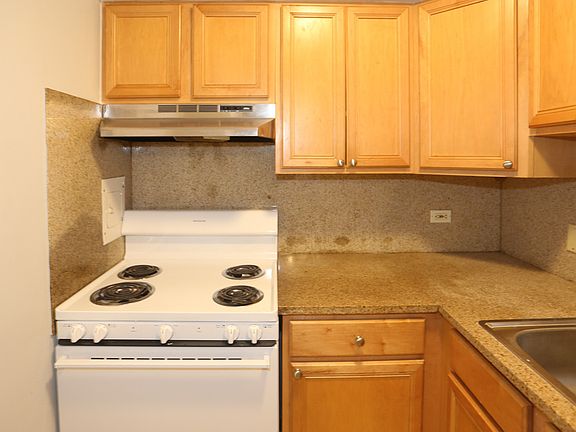 2nd image of 6001 N Kenmore Ave APT 310