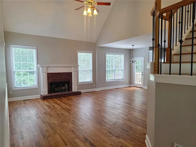 2257 Roseberry Ln — Photo 5