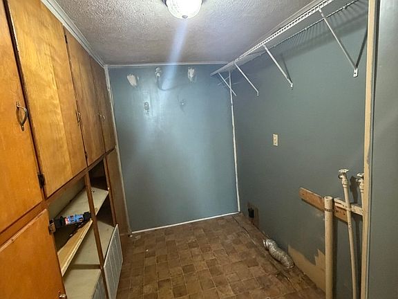 5th image of 110 W Webb St