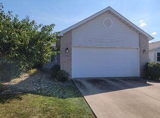 1739 Chestnut Dr #R, Crown Point, IN 46307