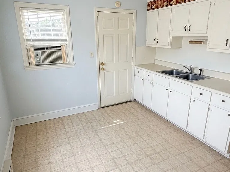 912 S English St — Photo 5