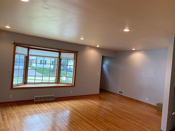4th image of 7624 Nina St