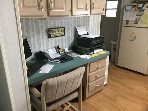 2nd image of 1123 Wisteria Dr