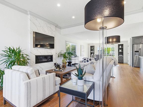 4th image of 334 Miramonte Way