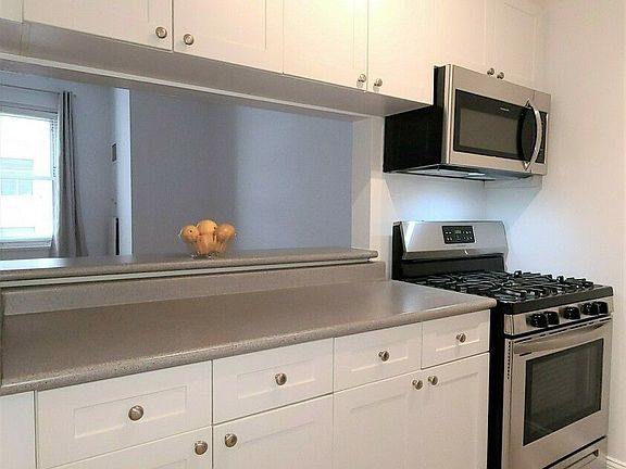 4th image of 88 Greenwich St APT 320